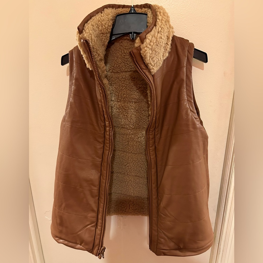 NWT Tuckernuck tan reversible vest - Picture 3 of 7